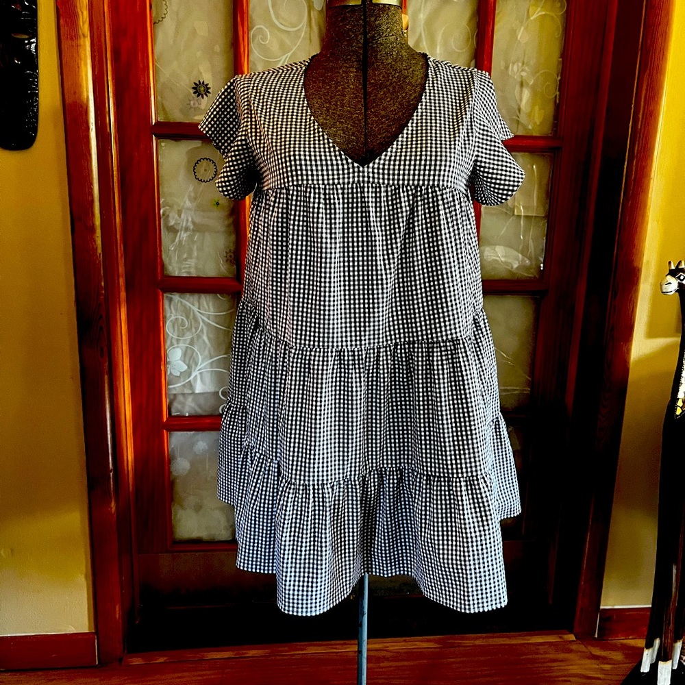 Black/white checked ruffle dress Sz L